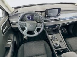 
										2022 Mitsubishi Outlander full									
