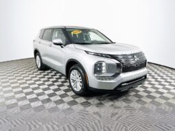 
										2022 Mitsubishi Outlander full									