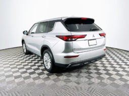 
										2022 Mitsubishi Outlander full									