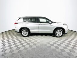 
										2022 Mitsubishi Outlander full									